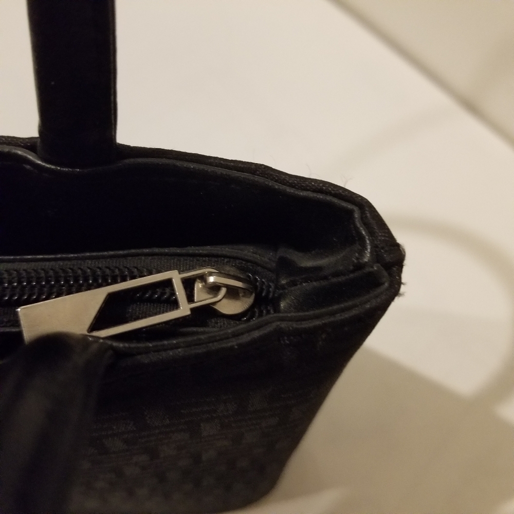 Sturdy Small Black Handbag - Picture 5 of 6